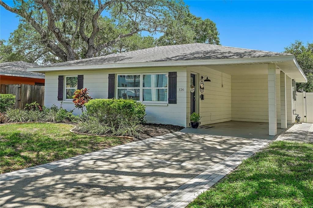 126 44TH AVENUE N ST PETERSBURG, FL 33703