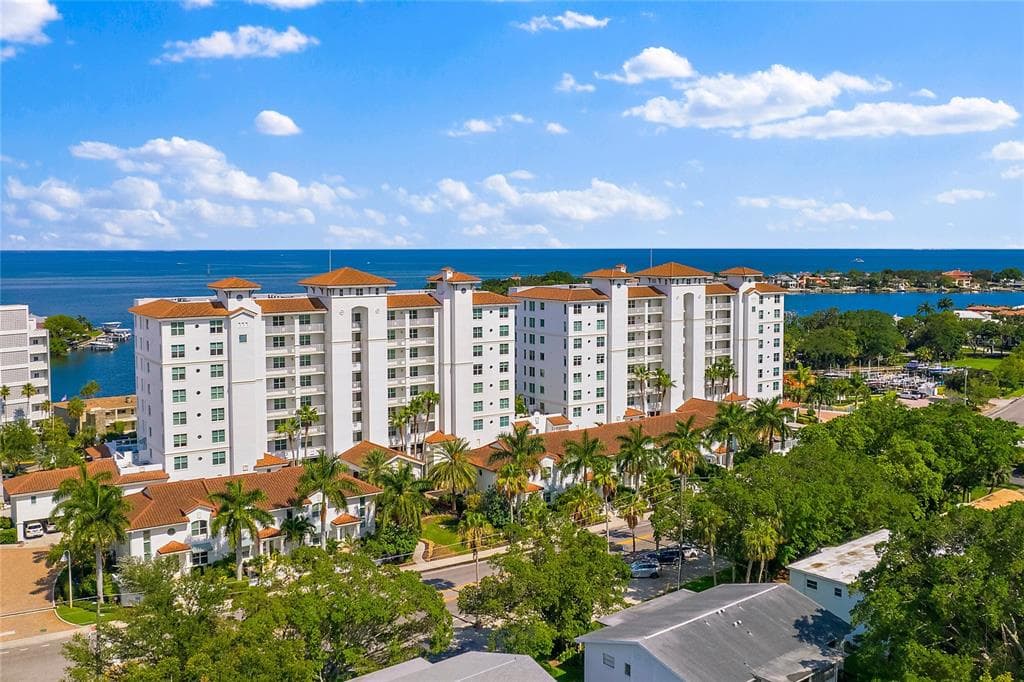 1325 SNELL ISLE BOULEVARD NE UNIT 608