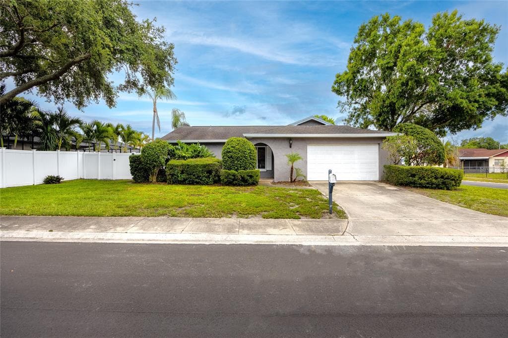2025 SOURWOOD BOULEVARD DUNEDIN, FL 34698