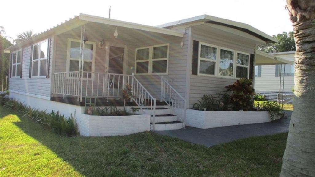 6136 CRESTVIEW LANE ZEPHYRHILLS, FL 33542