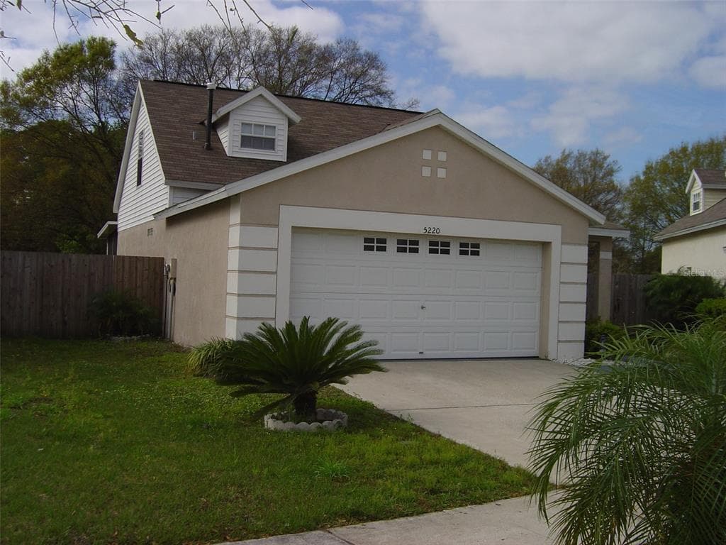 5220 CREEKMORE TAMPA, FL 33624