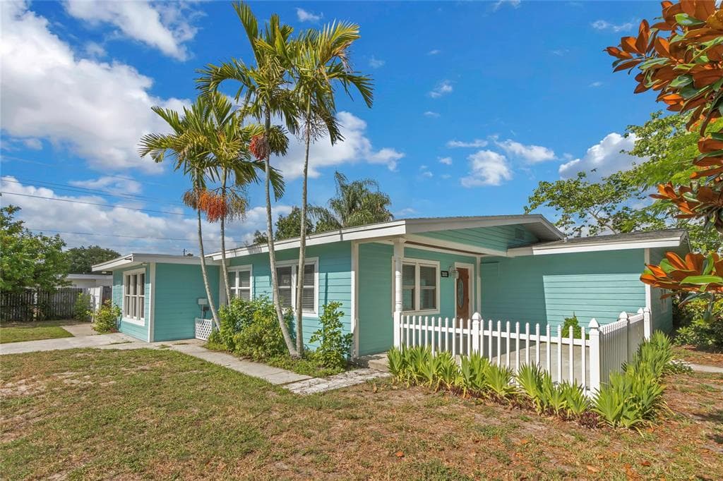 2132 CORONET DRIVE LARGO, FL 33770
