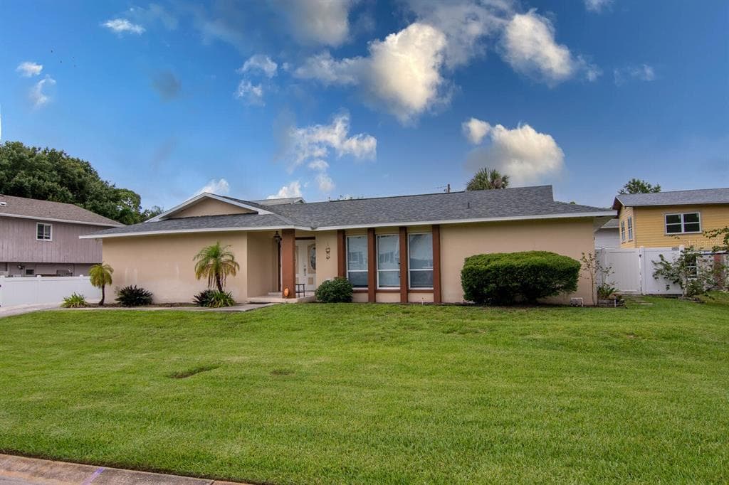 327 84TH AVENUE NE ST PETERSBURG, FL 33702
