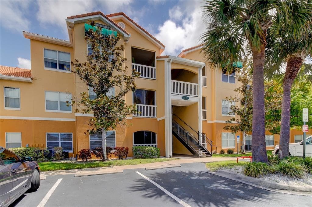 10764 70TH AVENUE UNIT 6104 SEMINOLE, FL 33772