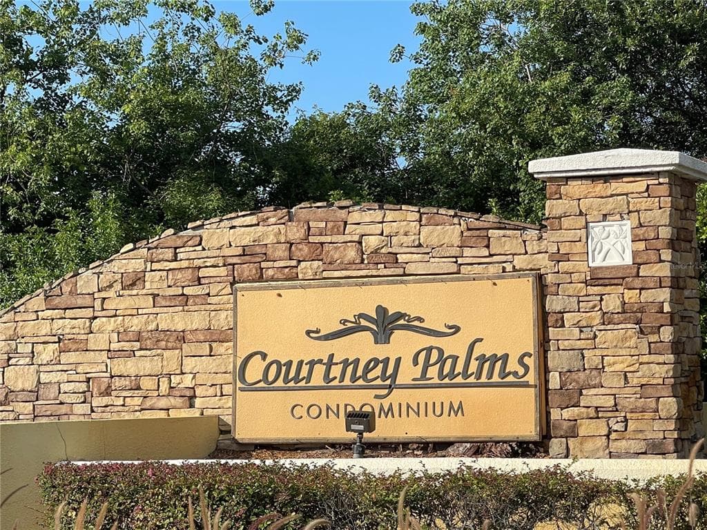 2407 COURTNEY MEADOWS COURT UNIT 303 TAMPA, FL 33619