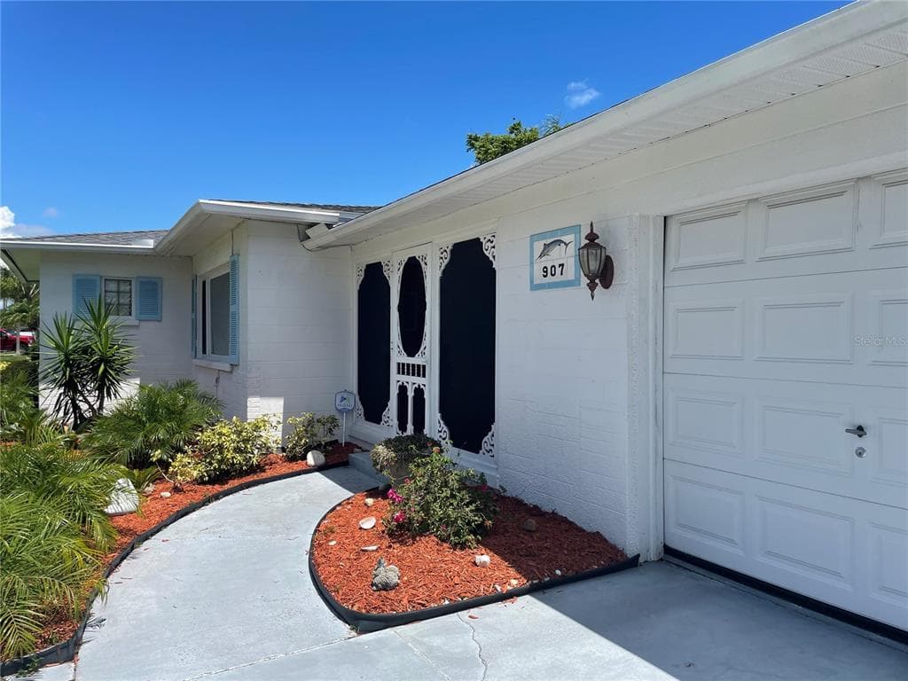 907 LEMONWOOD AVENUE BRADENTON, FL 34207