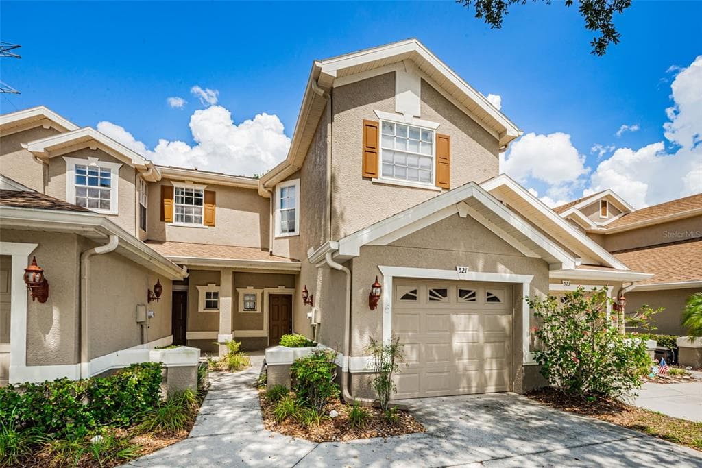 521 SPRING LAKE CIRCLE TARPON SPRINGS, FL 34688