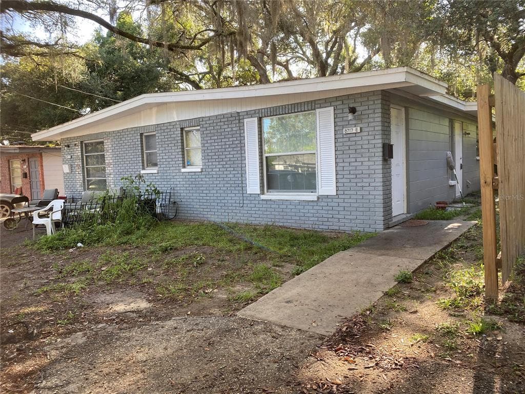 8717 N MANDARINE PLACE UNIT AB TAMPA, FL 33617