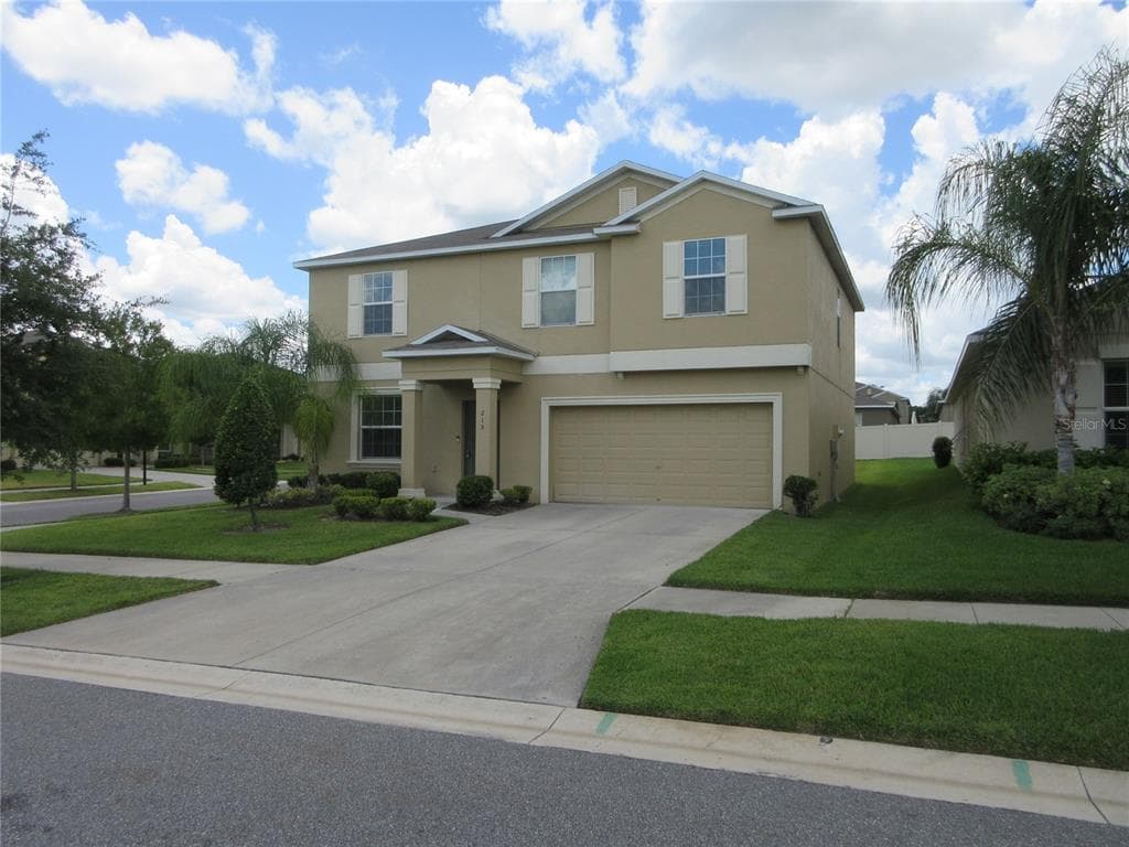 215 ENGLISH HERITAGE PLACE DOVER, FL 33527
