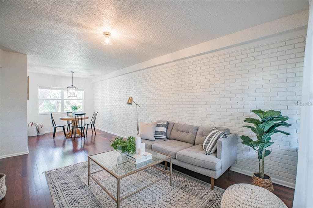 212 S CHURCH AVENUE UNIT 204 TAMPA, FL 33609