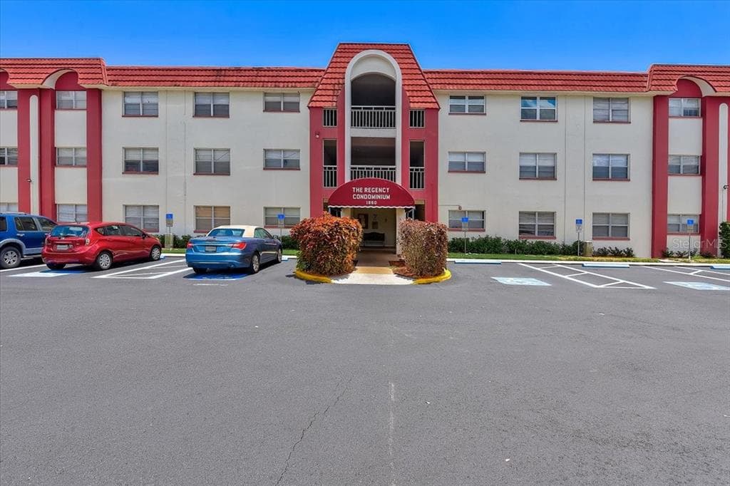 1860 MASSACHUSETTS AVENUE NE UNIT 123 ST PETERSBURG, FL 33703