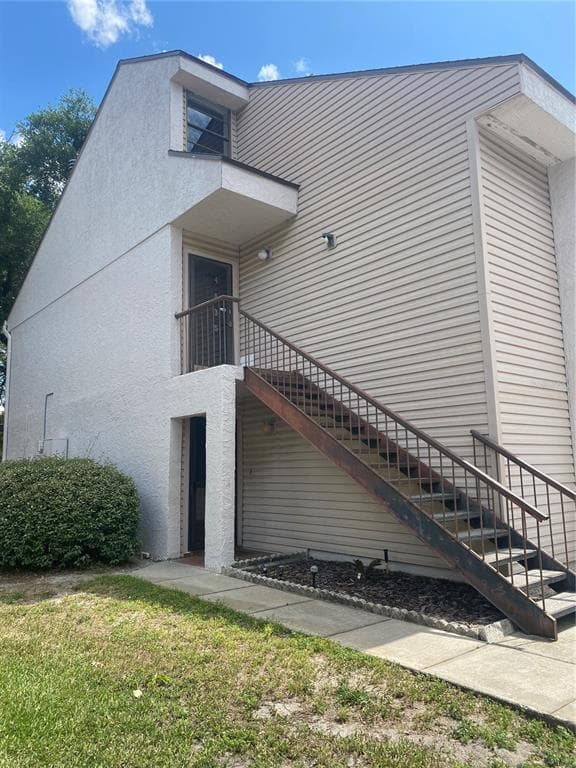 4835 PURITAN CIRCLE UNIT 121 TAMPA, FL 33617