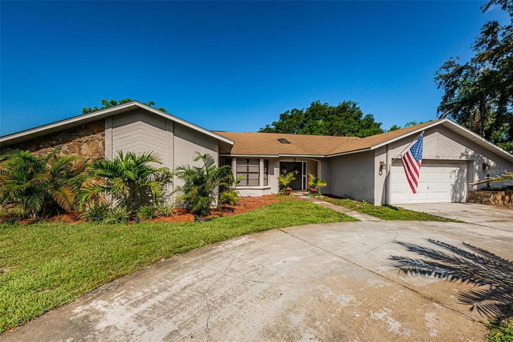 209 NORMANDY CIRCLE W PALM HARBOR, FL 34683