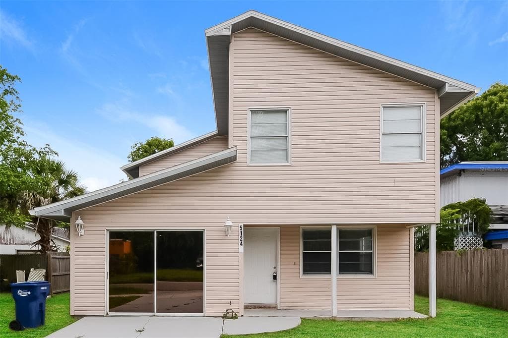 5124 4TH AVENUE W BRADENTON, FL 34209