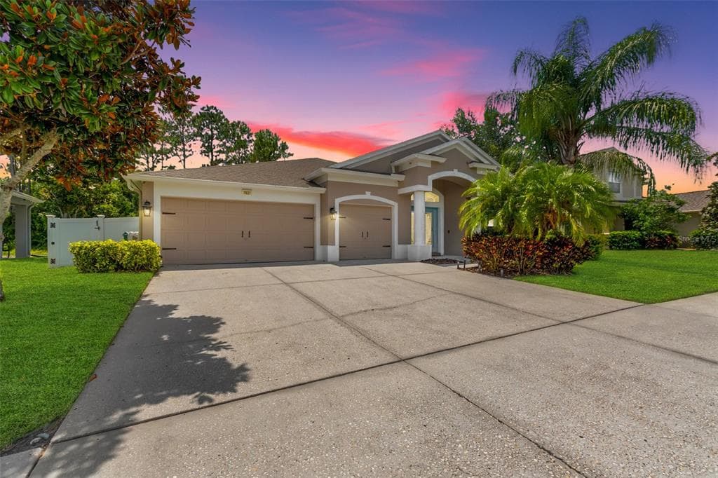7637 SHORE ACRES STREET WESLEY CHAPEL, FL 33545
