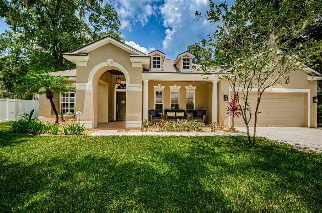 1605 HIDDEN MEADOW COURT VALRICO, FL 33594
