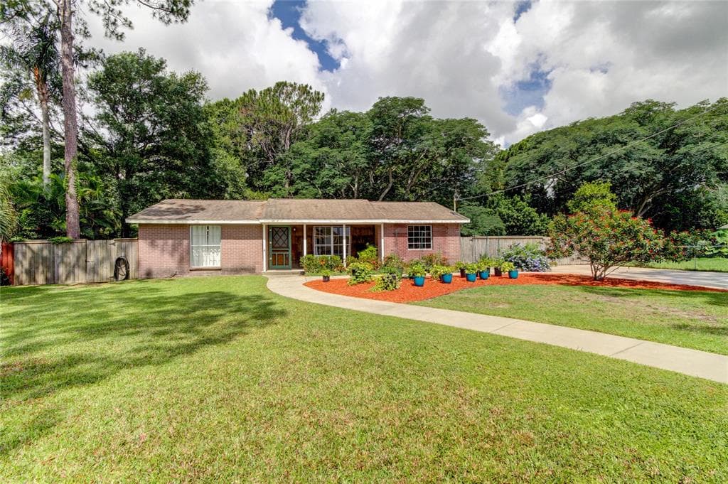 8140 HONEYBEE LANE TAMPA, FL 33635