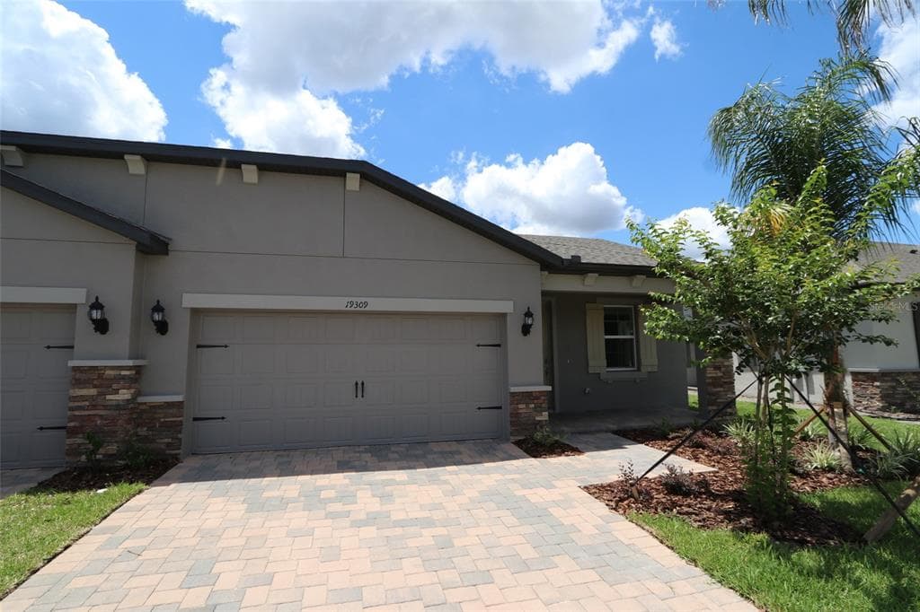 19309 HAWK VALLEY DRIVE TAMPA, FL 33647