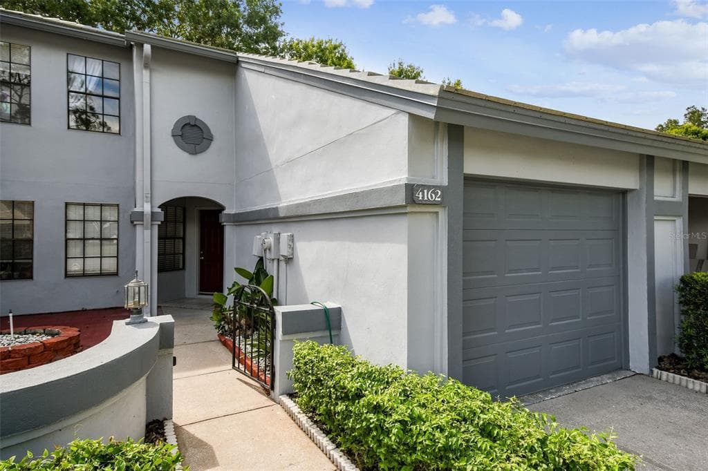 4162 BRENTWOOD PARK CIRCLE TAMPA, FL 33624