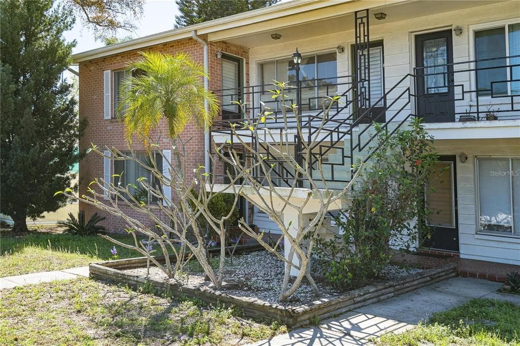 1309 DREW STREET UNIT 8 CLEARWATER, FL 33755