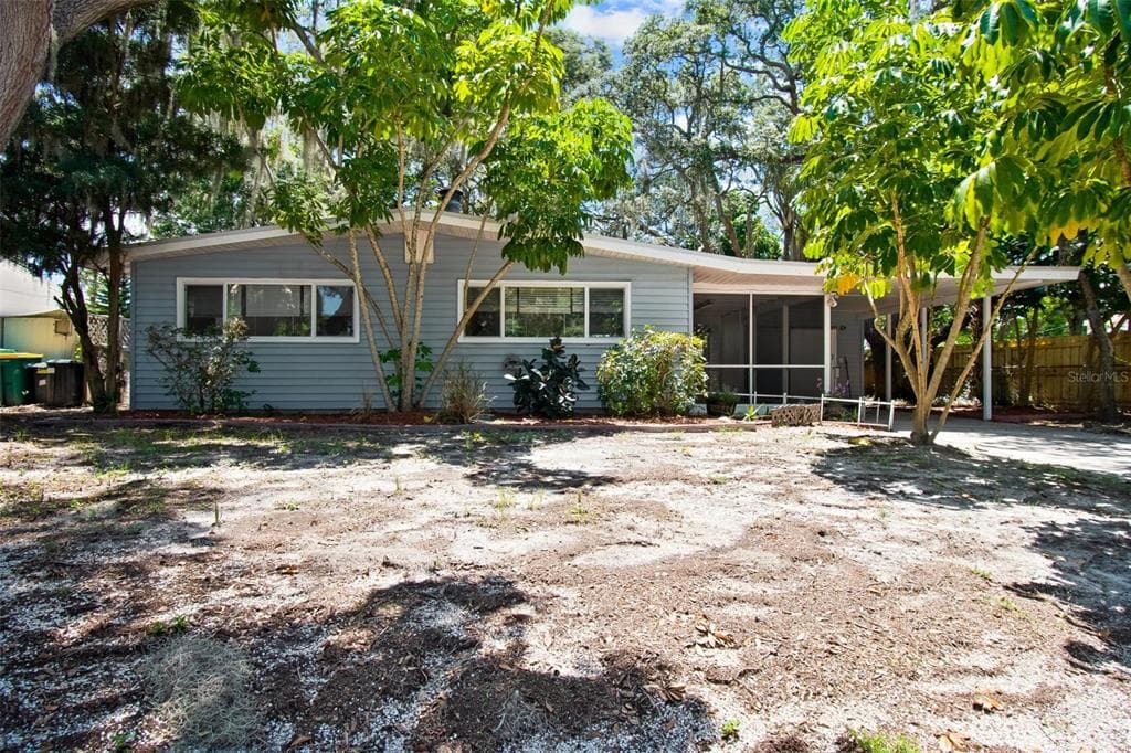 918 PELICAN DRIVE S ST PETERSBURG, FL 33707