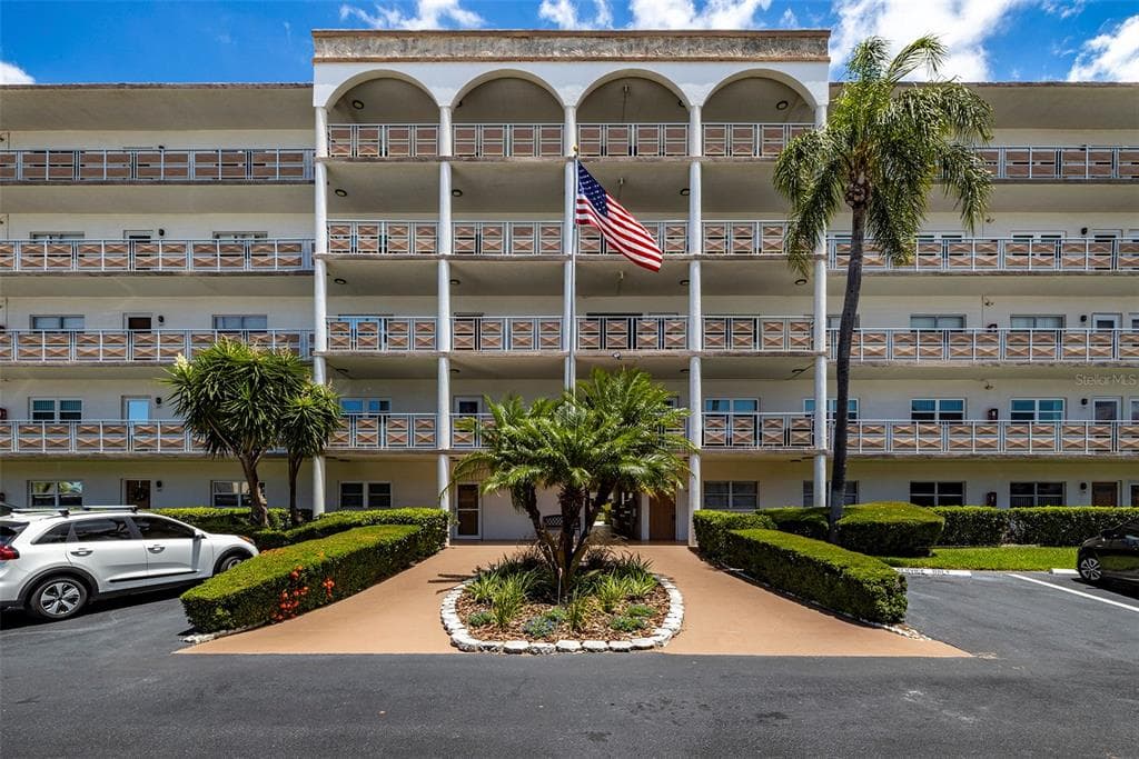 5603 80TH STREET N UNIT 107 ST PETERSBURG, FL 33709