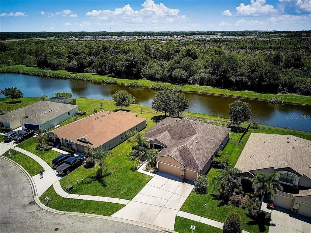 302 STAR SHELL DRIVE APOLLO BEACH, FL 33572
