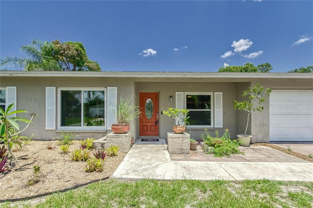 3922 CASABA LOOP VALRICO, FL 33596