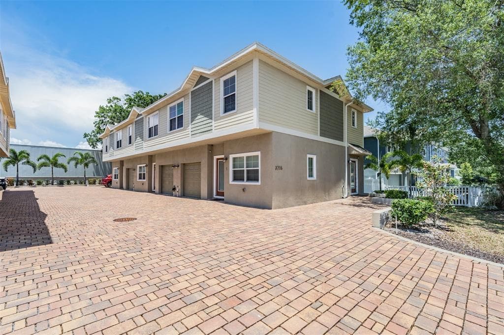 3715 W BAY AVENUE UNIT 1 TAMPA, FL 33611