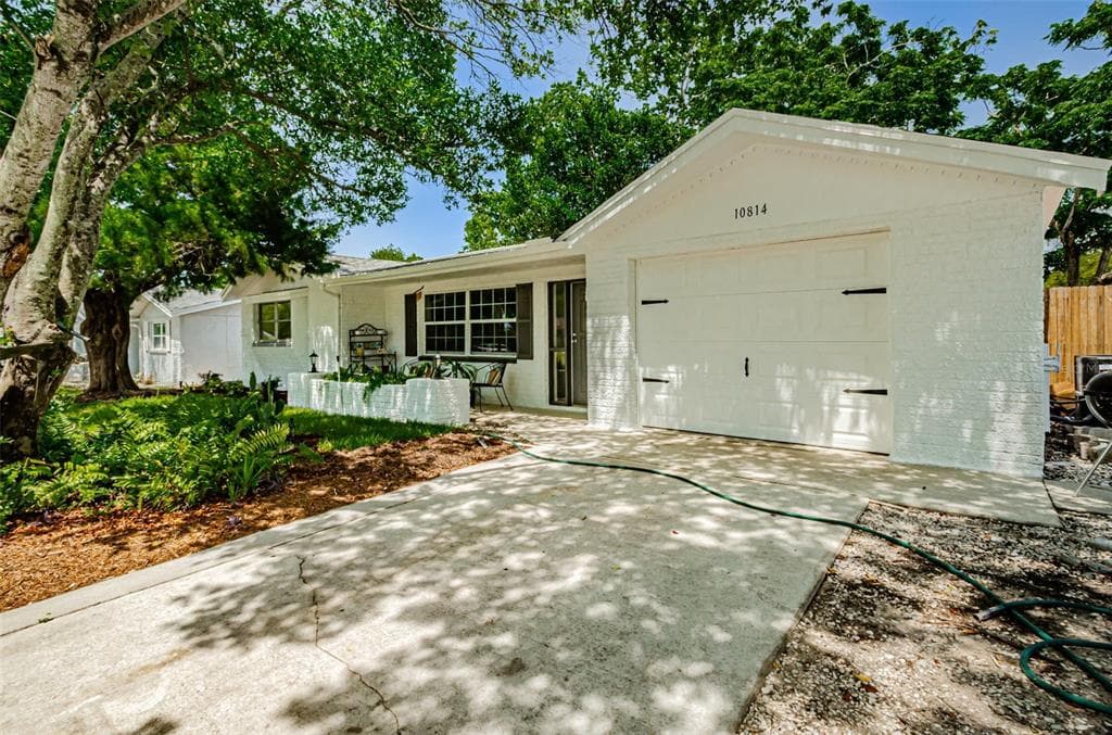 10814 OLDHAM ROAD PORT RICHEY, FL 34668