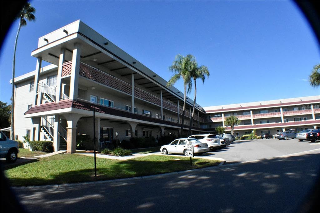 2072 AUSTRALIA WAY W UNIT 6 CLEARWATER, FL 33763