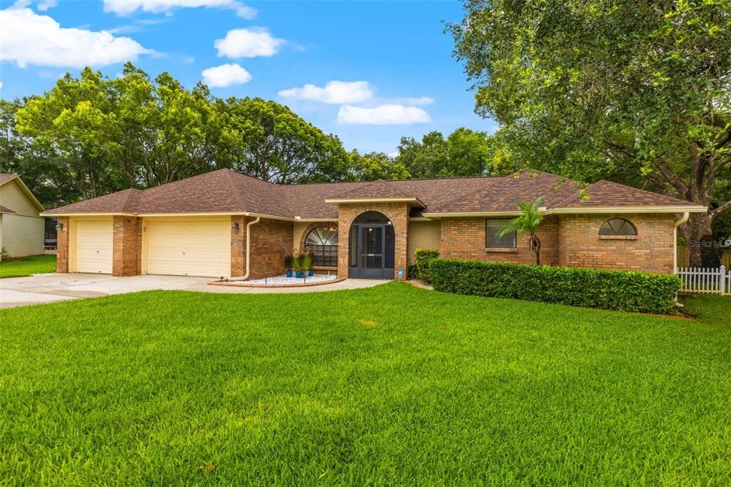 2001 OAK ISLE COURT