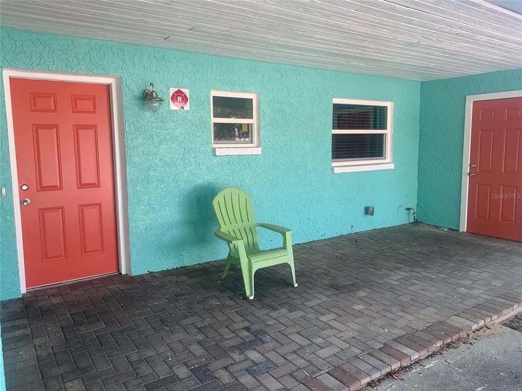 3677 IRIS STREET N ST PETERSBURG, FL 33704