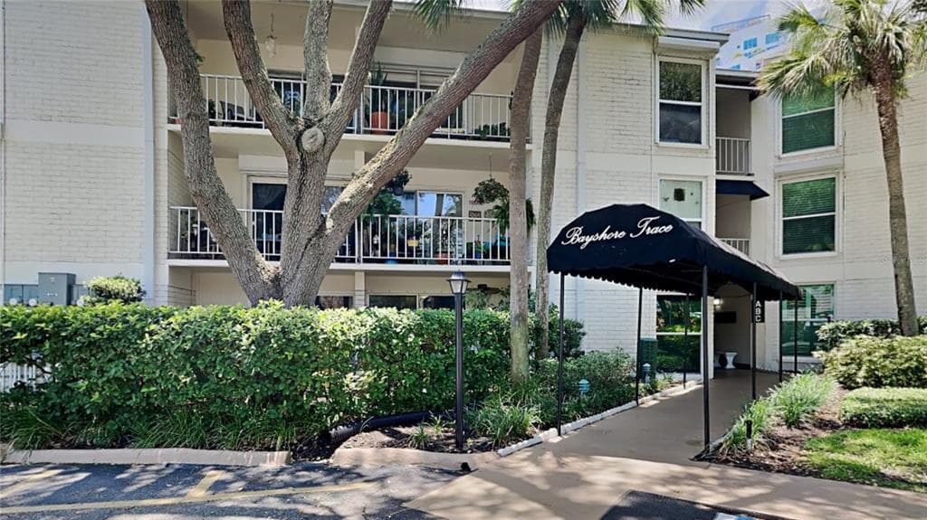 3325 BAYSHORE BOULEVARD UNIT C18 TAMPA, FL 33629