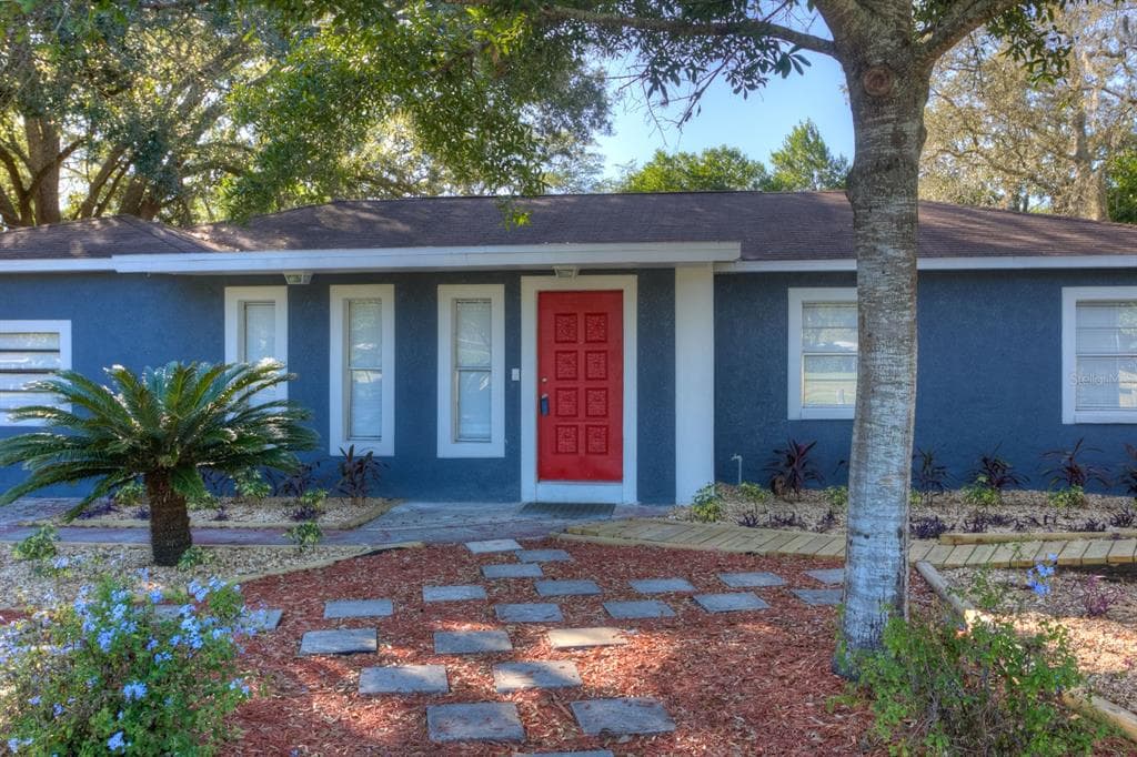 10222 N OAKLEAF AVENUE TAMPA, FL 33612
