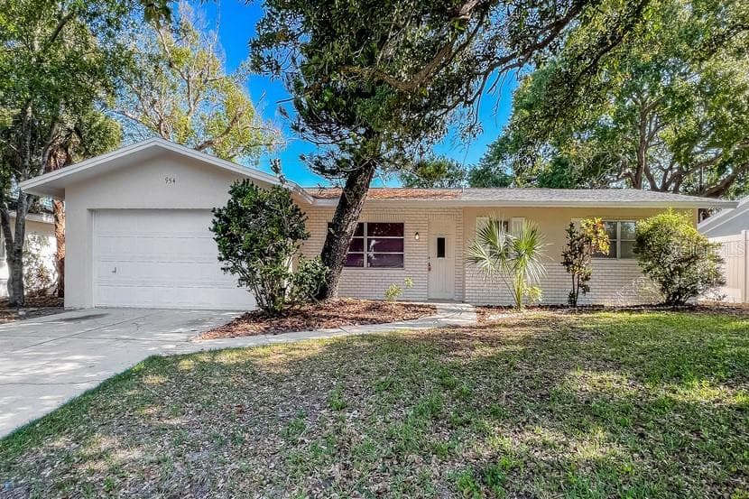 954 GROVEWOOD DRIVE DUNEDIN, FL 34698