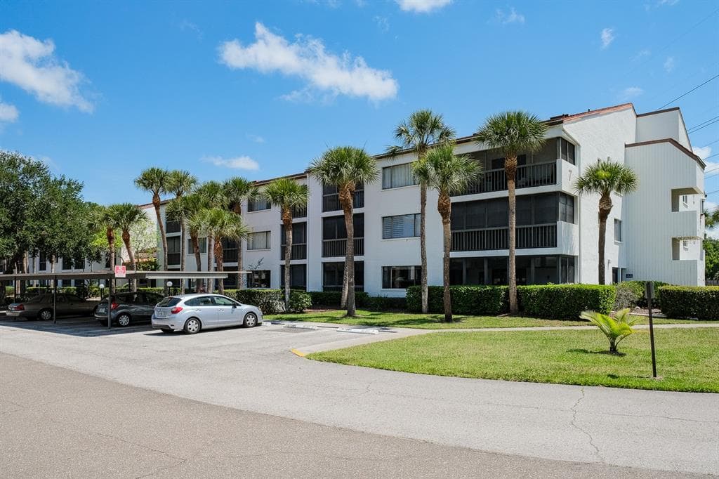 2593 COUNTRYSIDE BOULEVARD UNIT 7102 CLEARWATER, FL 33761