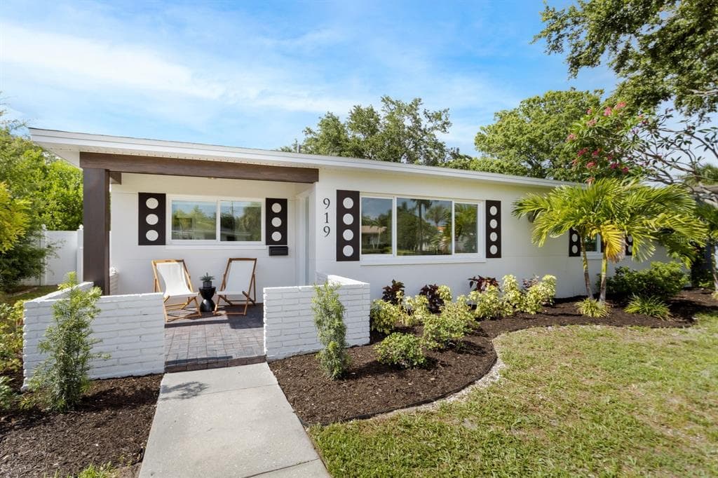 919 38TH AVENUE NE ST PETERSBURG, FL 33704