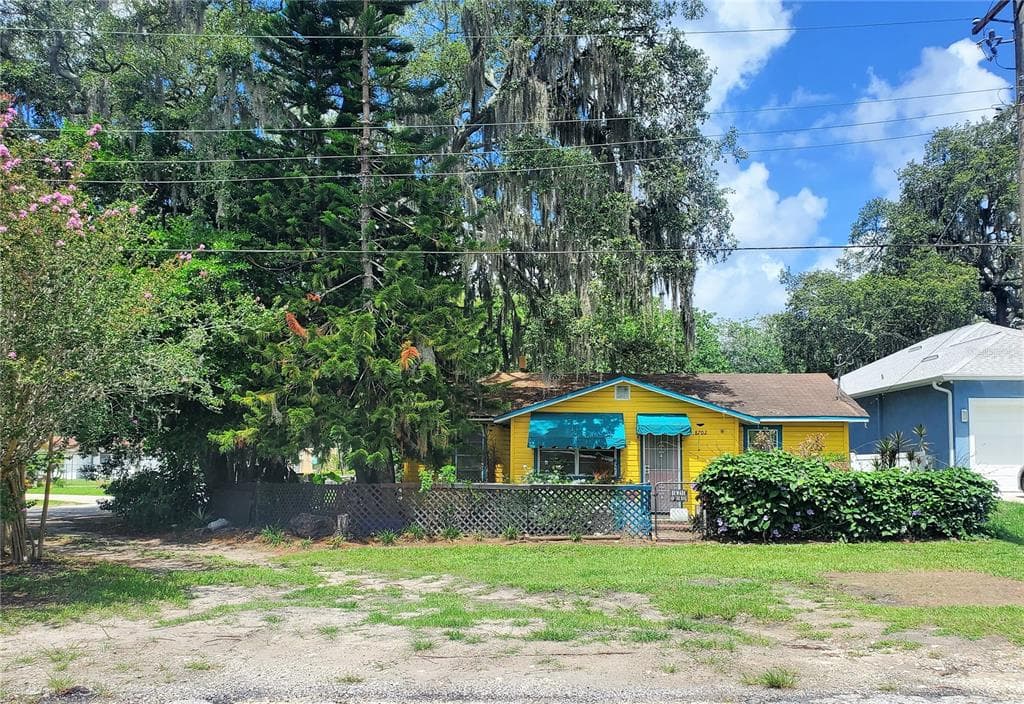8702 EL PORTAL DR TAMPA, FL 33604