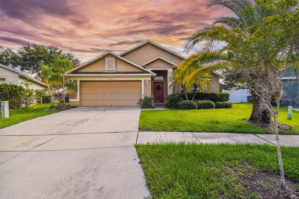 9710 WHITE BARN WAY RIVERVIEW, FL 33569