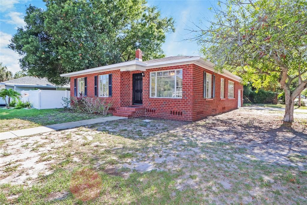 2601 UPTON STREET S GULFPORT, FL 33711