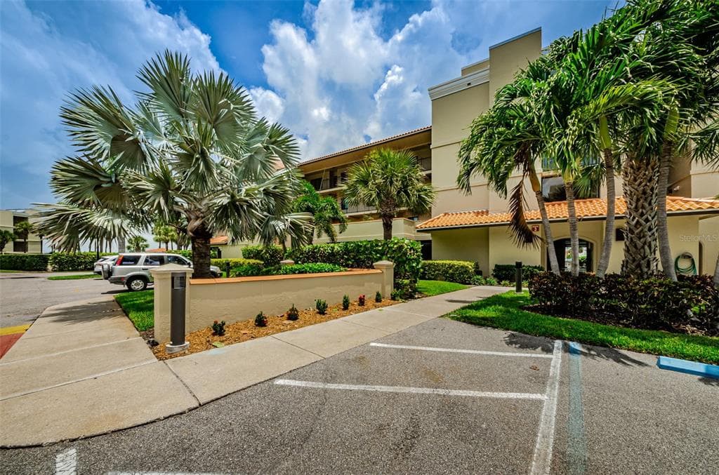 7467 BAYSHORE DRIVE UNIT 204 TREASURE ISLAND, FL 33706