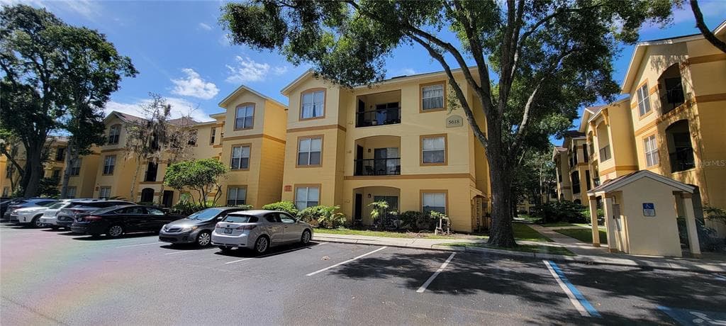 5618 PINNACLE HEIGHTS CIRCLE CIRCLE UNIT 302 TAMPA, FL 33624