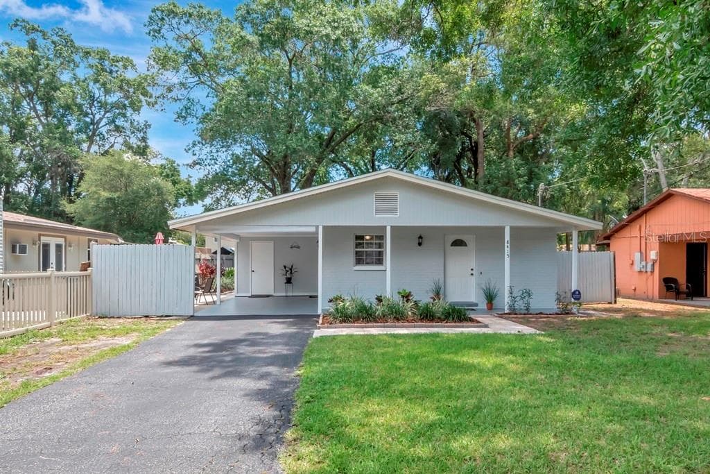 8415 N PACKWOOD AVENUE TAMPA, FL 33604