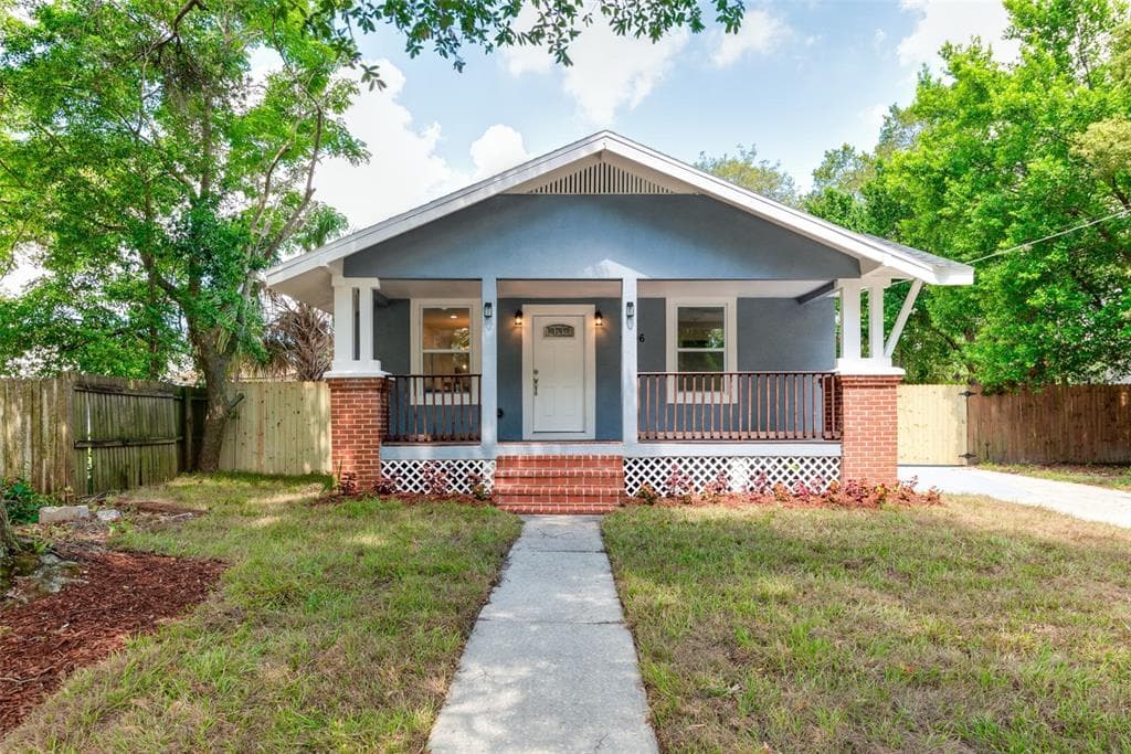 9306 N OAKLEAF AVENUE TAMPA, FL 33612