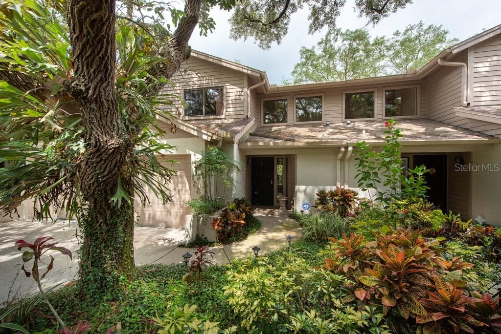 1884 WHISPERING WAY TARPON SPRINGS, FL 34689