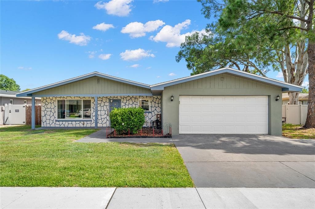 1804 DRIFTWOOD CIRCLE N OLDSMAR, FL 34677