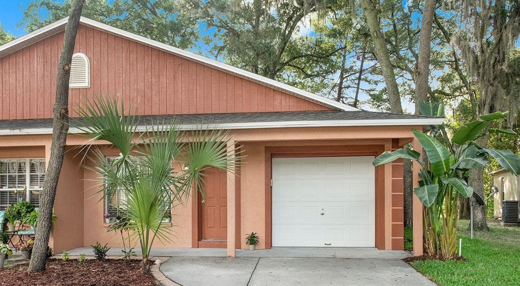 8523 N HYALEAH ROAD TAMPA, FL 33617