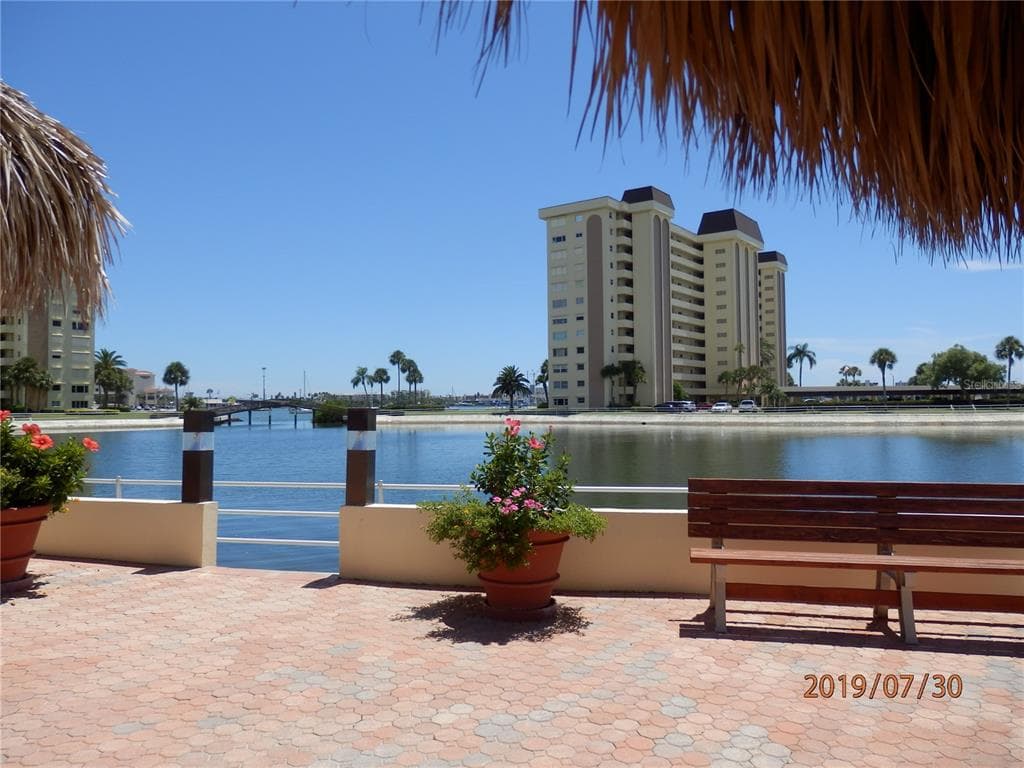 4775 COVE CIRCLE UNIT 907 ST PETERSBURG, FL 33708