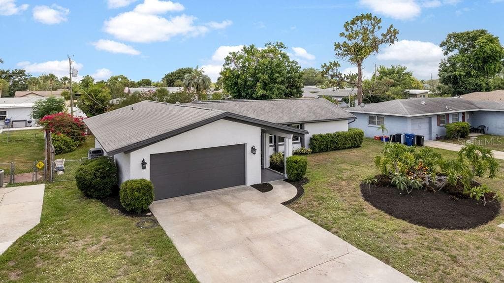 376 REDWOOD ROAD VENICE, FL 34293